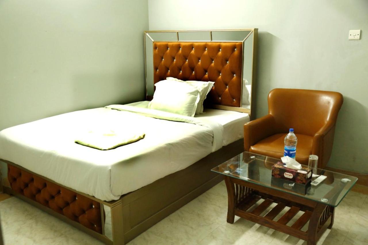 Hotel Blue Bird Дакка Экстерьер фото